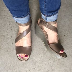Super adorable Fly London Yesk wedge sandal